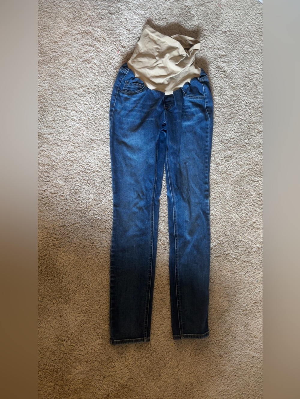 Jessica Simpson maternity jeans 
Size small
Perfect condition